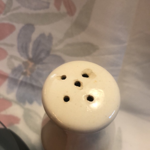 Vintage Ceramic Country Fresh Pepper & Farm Fresh Salt Shakers w/cow motif - Picture 6 of 13